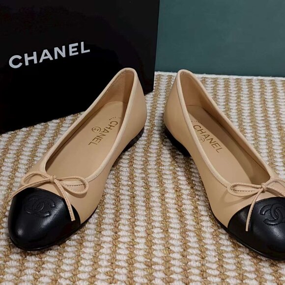 CHANEL Two-Tone Beige and Black Loafers authentic - Picture 1 of 5